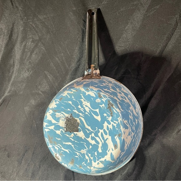 Vintage Blue and White Enamel sauce pan - Picture 3 of 6